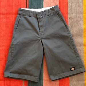Dickies loose fitting shorts 28 waist